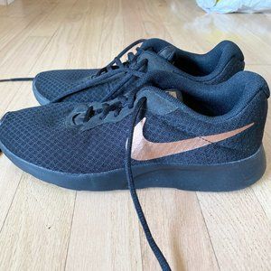 Nike Women's Tanjun Running Shoes Black Rose Gold Size 8.5